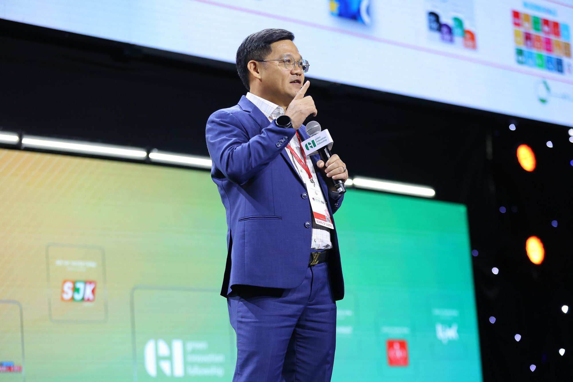 1755853068844toan7968 1755856689805471750087 1755859540292 1755859545831841248406 1755853068844toan7968 1755856689805471750087 1755859540292 1755859545831841248406